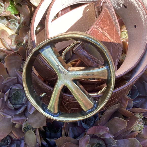 Kensie Genuine Leather Peace Sign Belt - Picture 9 of 10